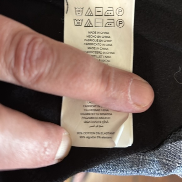 Michael Kors Women’s XL Black Laced Shoulders Logo Tee Shirt - Picture 7 of 7